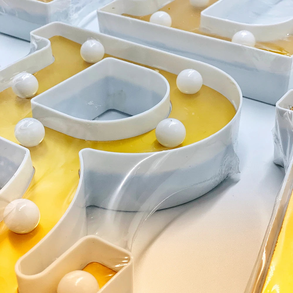 ゴールドLEDライト 【アルファベット・数字型】(電池式)