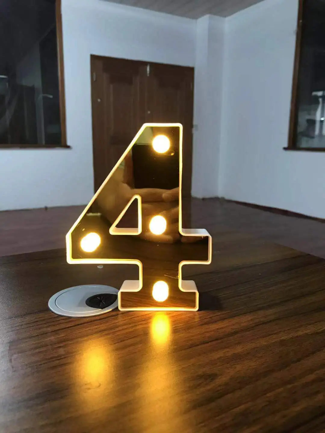 ゴールドLEDライト 【アルファベット・数字型】(電池式)