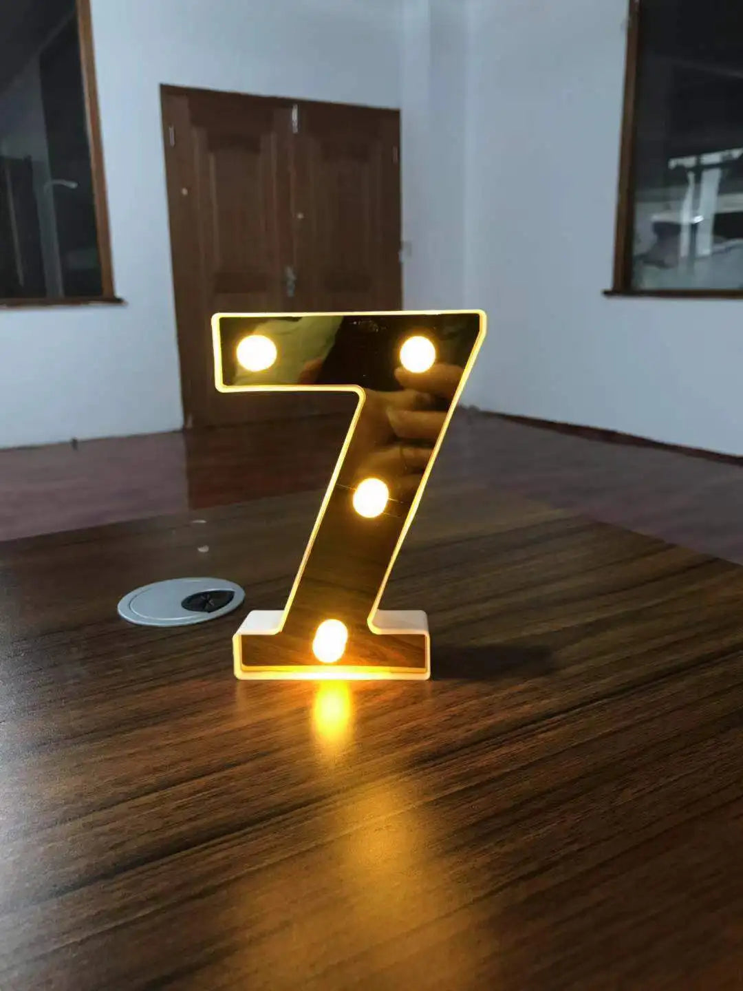 ゴールドLEDライト 【アルファベット・数字型】(電池式)