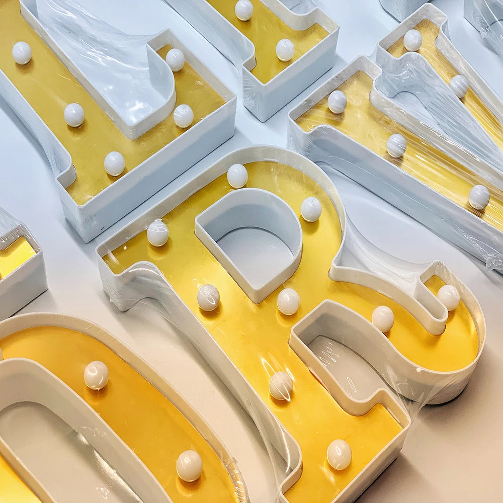 ゴールドLEDライト 【アルファベット・数字型】(電池式)