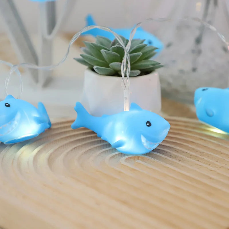 LEDライト サメモチーフ 吊り下げ装飾 パーティー装飾 海テーマ