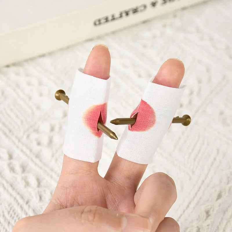 イベント・ハロウィングッズ|ユニークおもちゃ!指に釘が刺さったグッズ(5個セット)