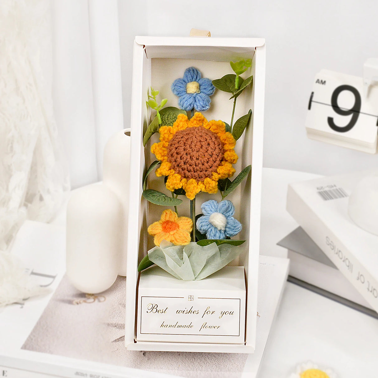 ギフトボックス入りの手作りかぎ針編みのひまわりブーケ吊り下げ装飾・デスクトップディスプレイ・お友達への心のこもったギフトに最適です