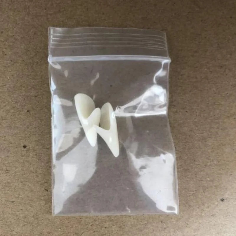 イベント・ハロウィングッズ|ハロウィン用 吸血鬼の入れ歯 (1組)