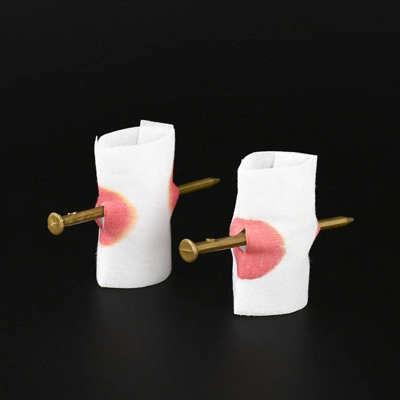 イベント・ハロウィングッズ|ユニークおもちゃ!指に釘が刺さったグッズ(5個セット)