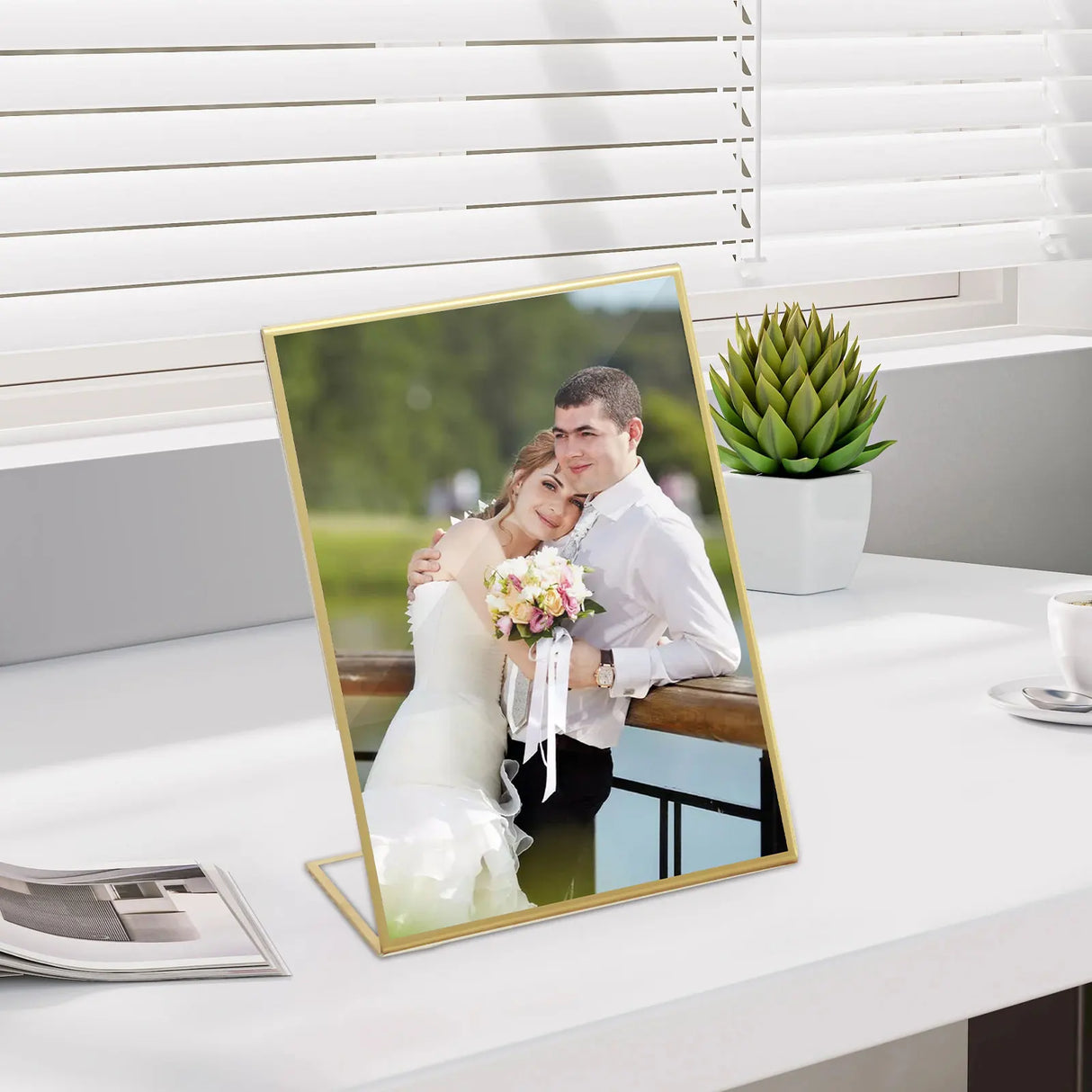 イベント・結婚式装飾|ゴールドフレームアクリルサインホルダー エレガント