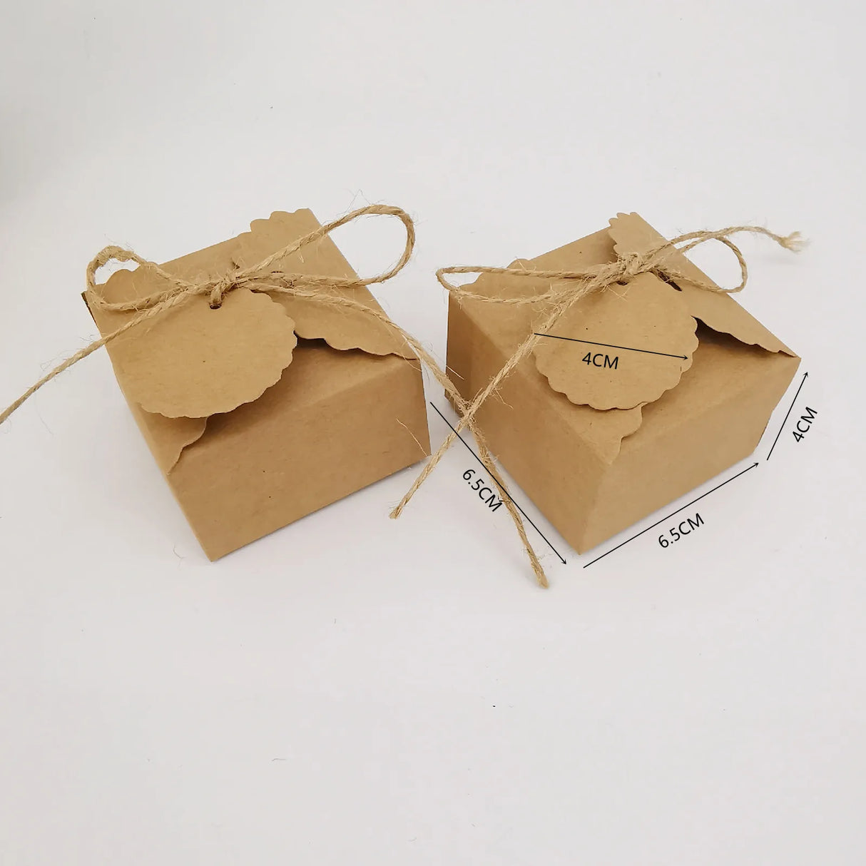 |イベント・ノベルティ用品 | 麻リボン付きクラフト紙ボックス | W6.5xH4xD6.5cm