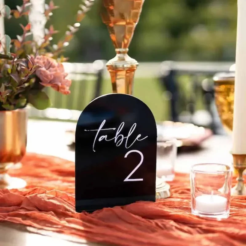 イベント・結婚式装飾|アクリル製アーチ型テーブルナンバーサイン