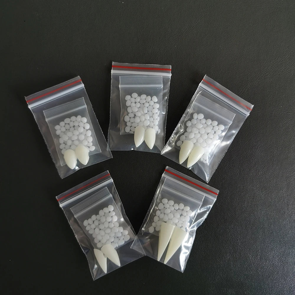 イベント・ハロウィングッズ|ハロウィン用吸血鬼の偽牙セット 固形接着剤付き