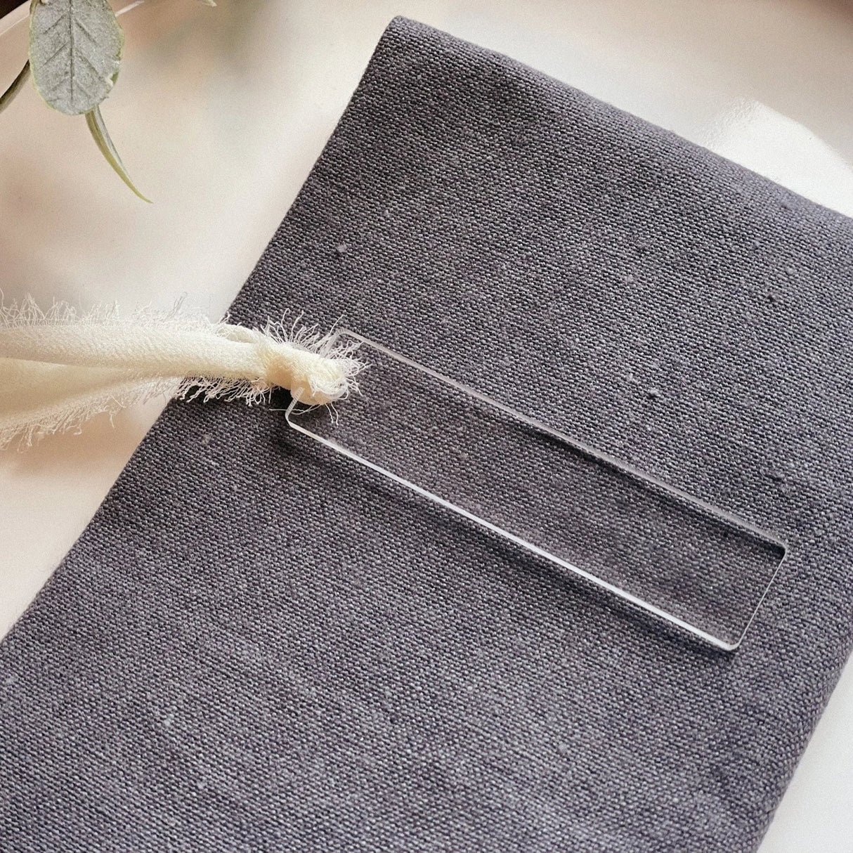 イベント・結婚式装飾|透明アクリル席札 - カリグラフィー対応