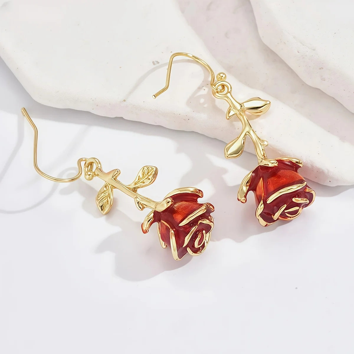 バラのエナメルドロップイヤリング