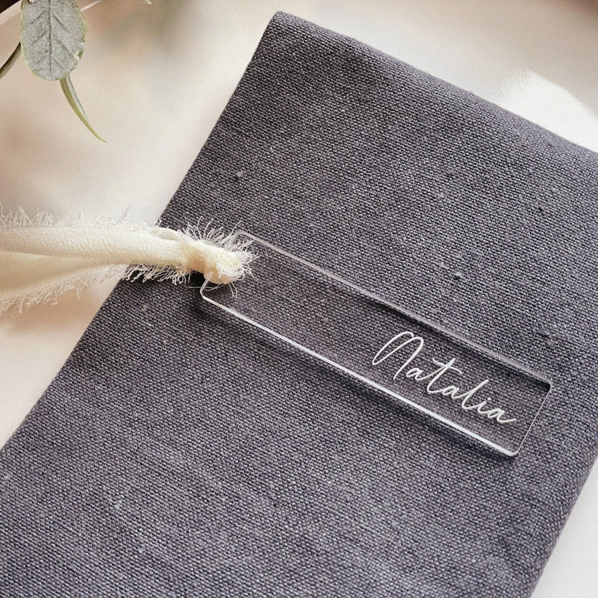 イベント・結婚式装飾|透明アクリル席札 - カリグラフィー対応