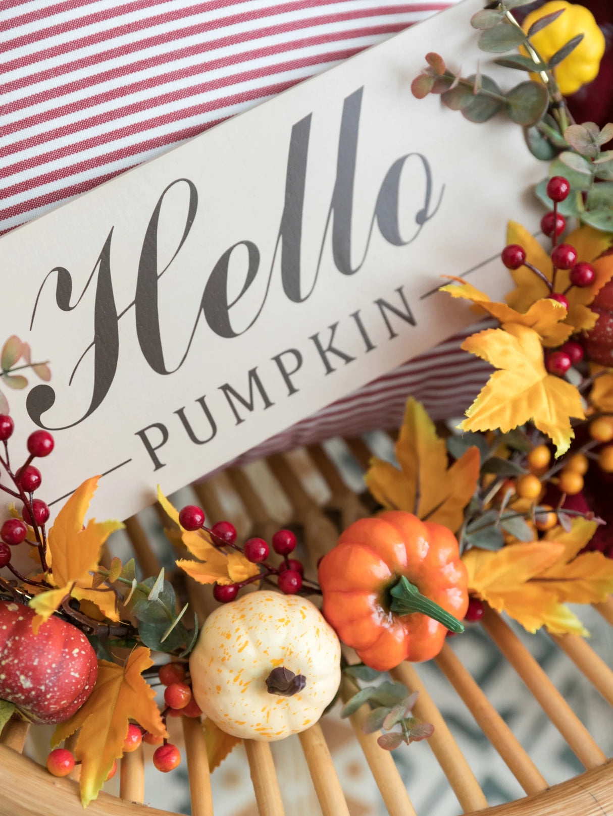 イベント・ハロウィングッズ|リース カボチャとメープルで彩る