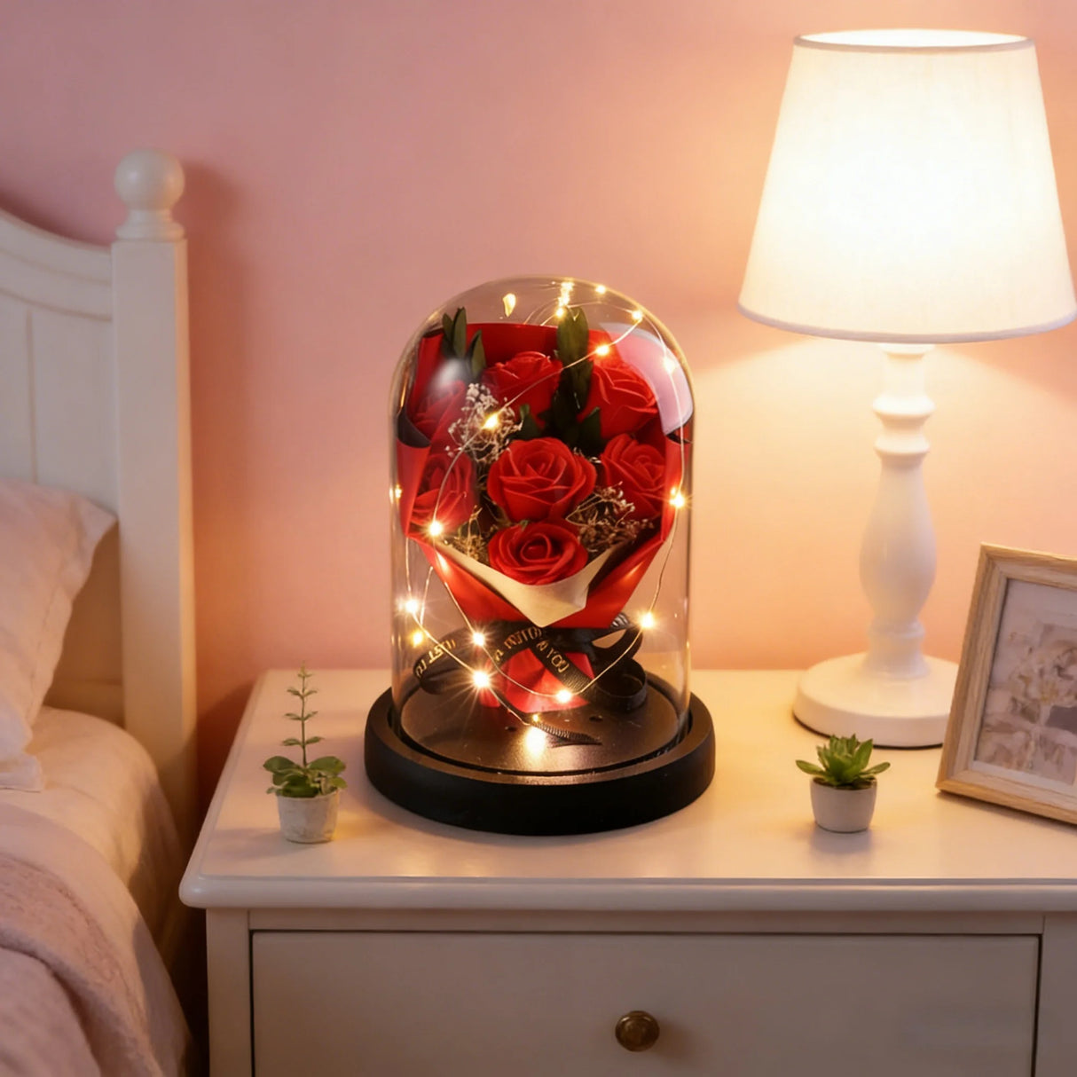 星空ガラスカバーの永遠のバラ