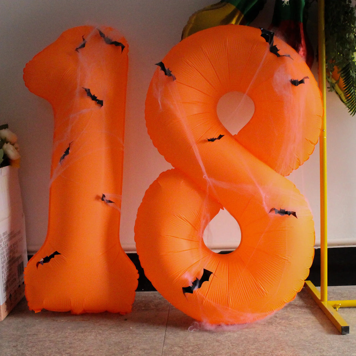 イベント・パーティー装飾|蛍光色数字型バルーン&コウモリ&クモの巣セット(3個)