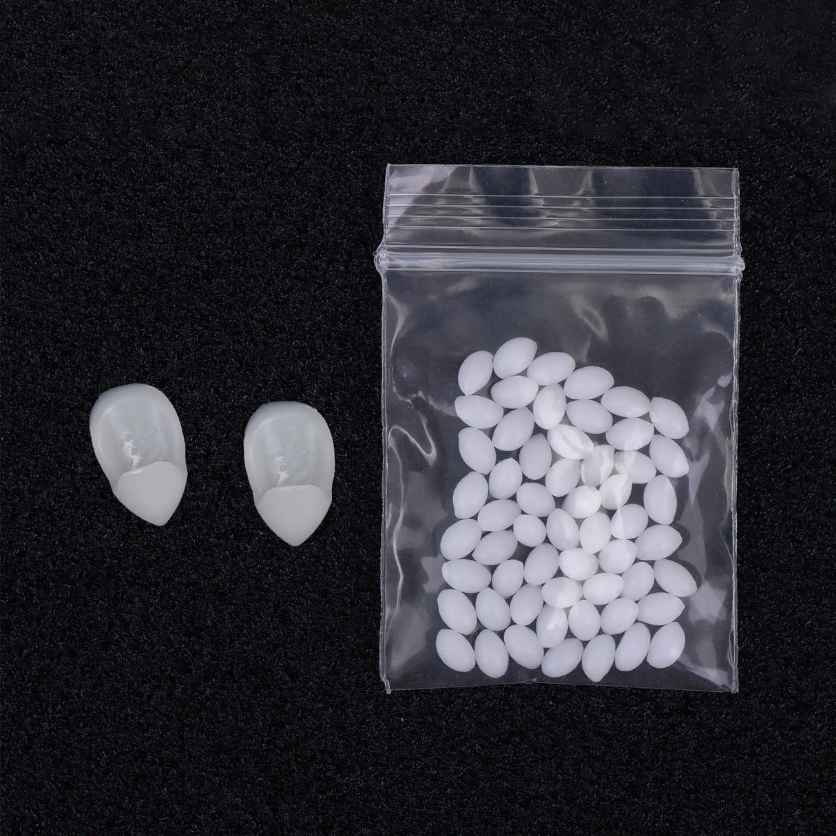 イベント・ハロウィングッズ|ハロウィン用吸血鬼の偽牙セット 固形接着剤付き