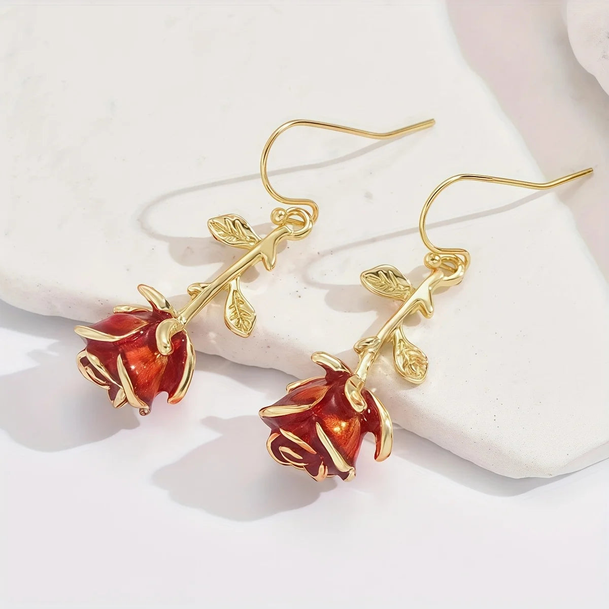 バラのエナメルドロップイヤリング