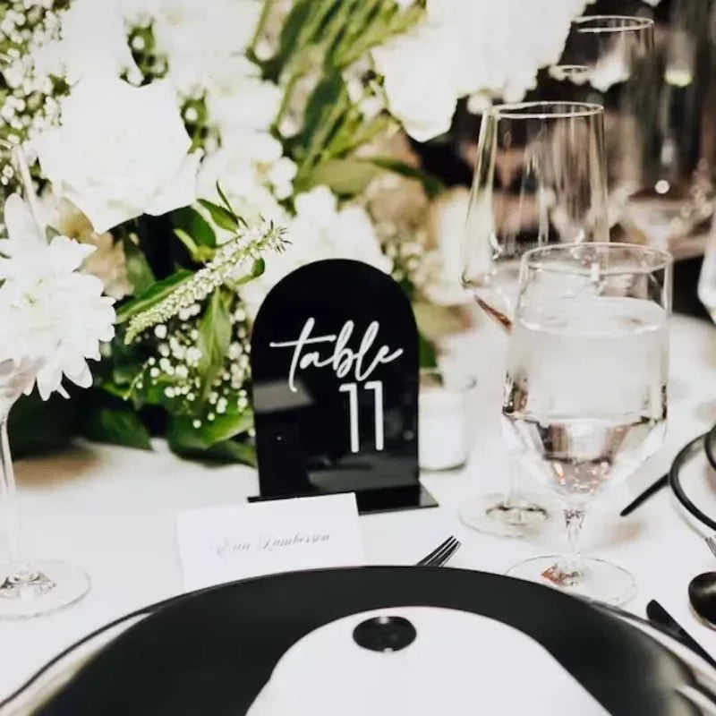 イベント・結婚式装飾|アクリル製アーチ型テーブルナンバーサイン