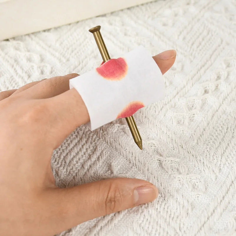 イベント・ハロウィングッズ|ユニークおもちゃ!指に釘が刺さったグッズ(5個セット)