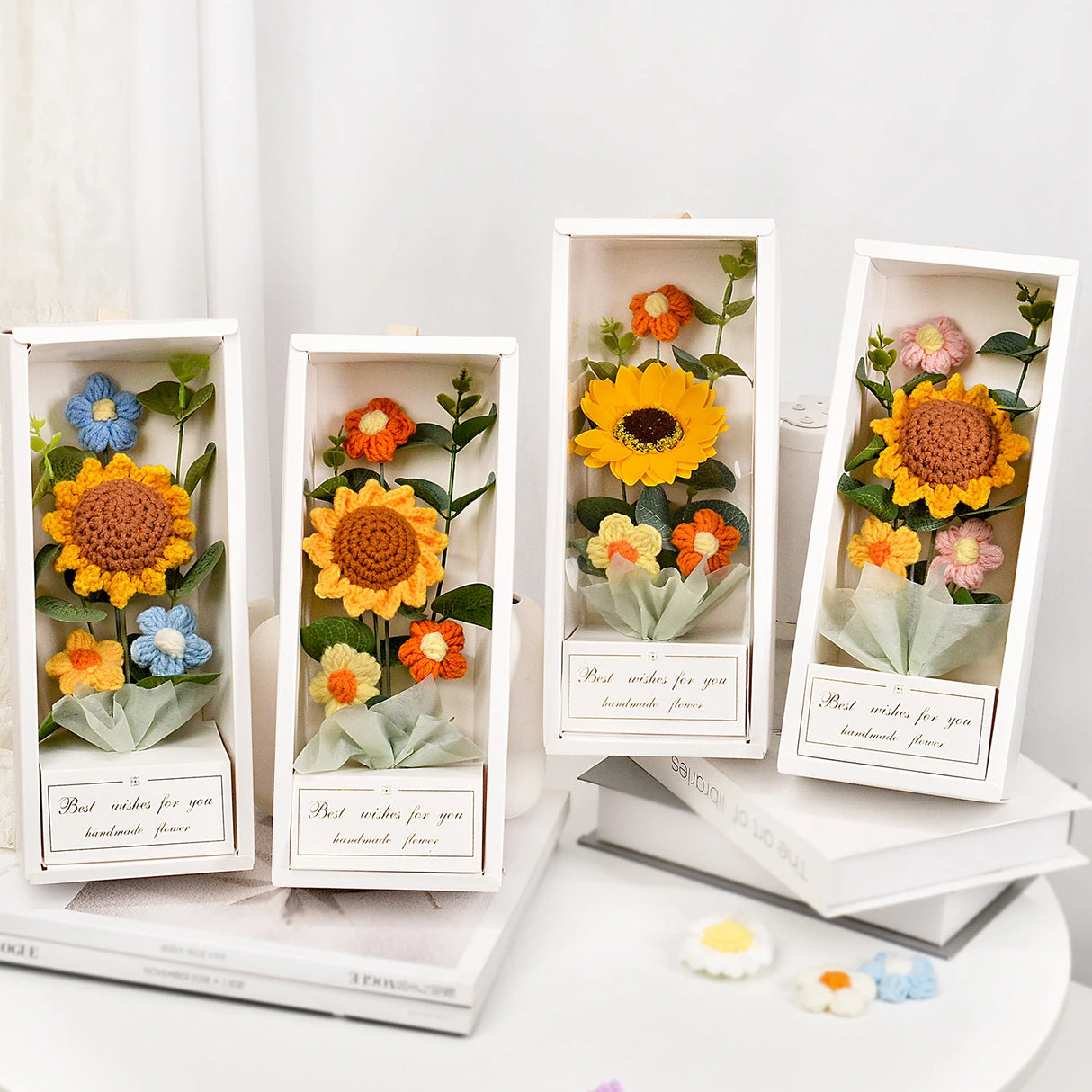 ギフトボックス入りの手作りかぎ針編みのひまわりブーケ吊り下げ装飾・デスクトップディスプレイ・お友達への心のこもったギフトに最適です