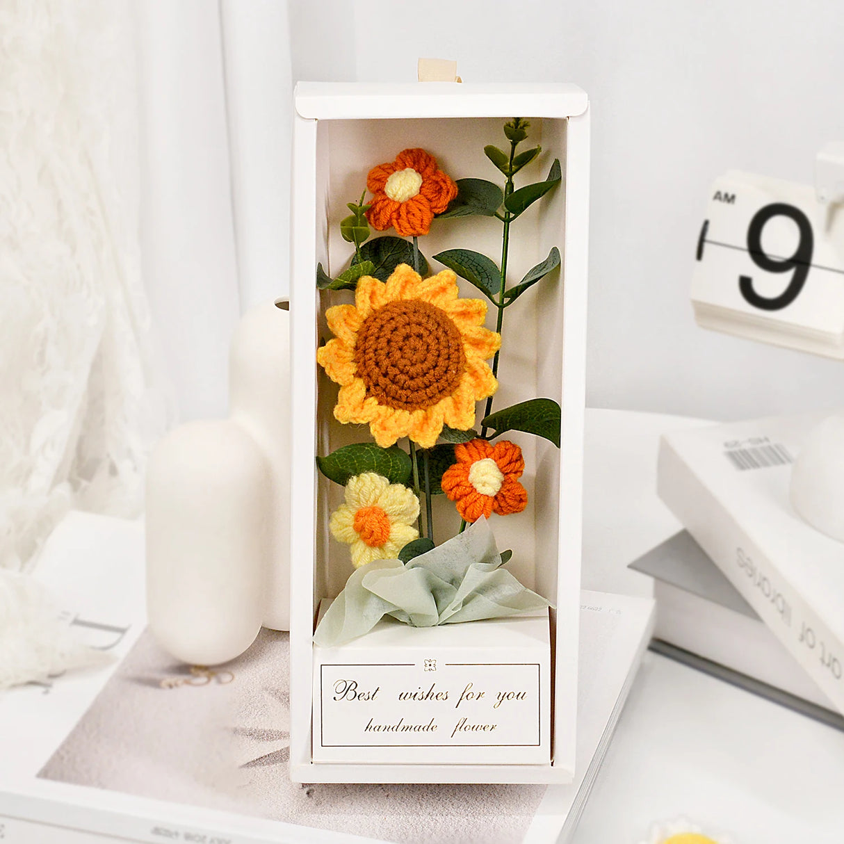 ギフトボックス入りの手作りかぎ針編みのひまわりブーケ吊り下げ装飾・デスクトップディスプレイ・お友達への心のこもったギフトに最適です