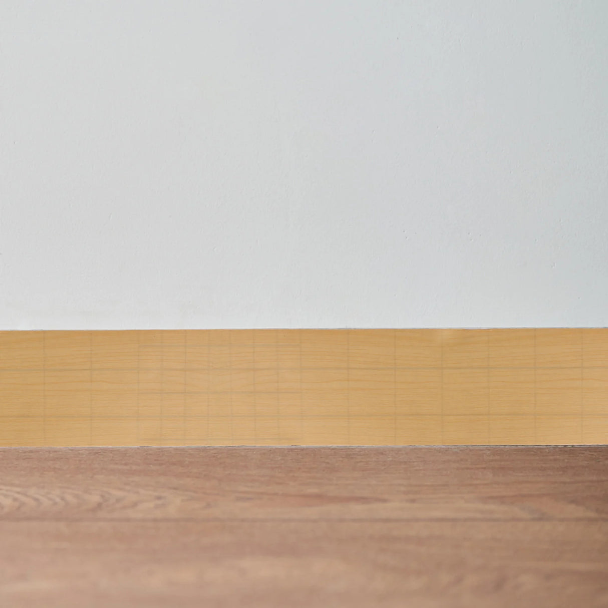 壁面装飾 幅木風 木目調粘着ボーダーシート 幅10㎝×500㎝ ナチュラル