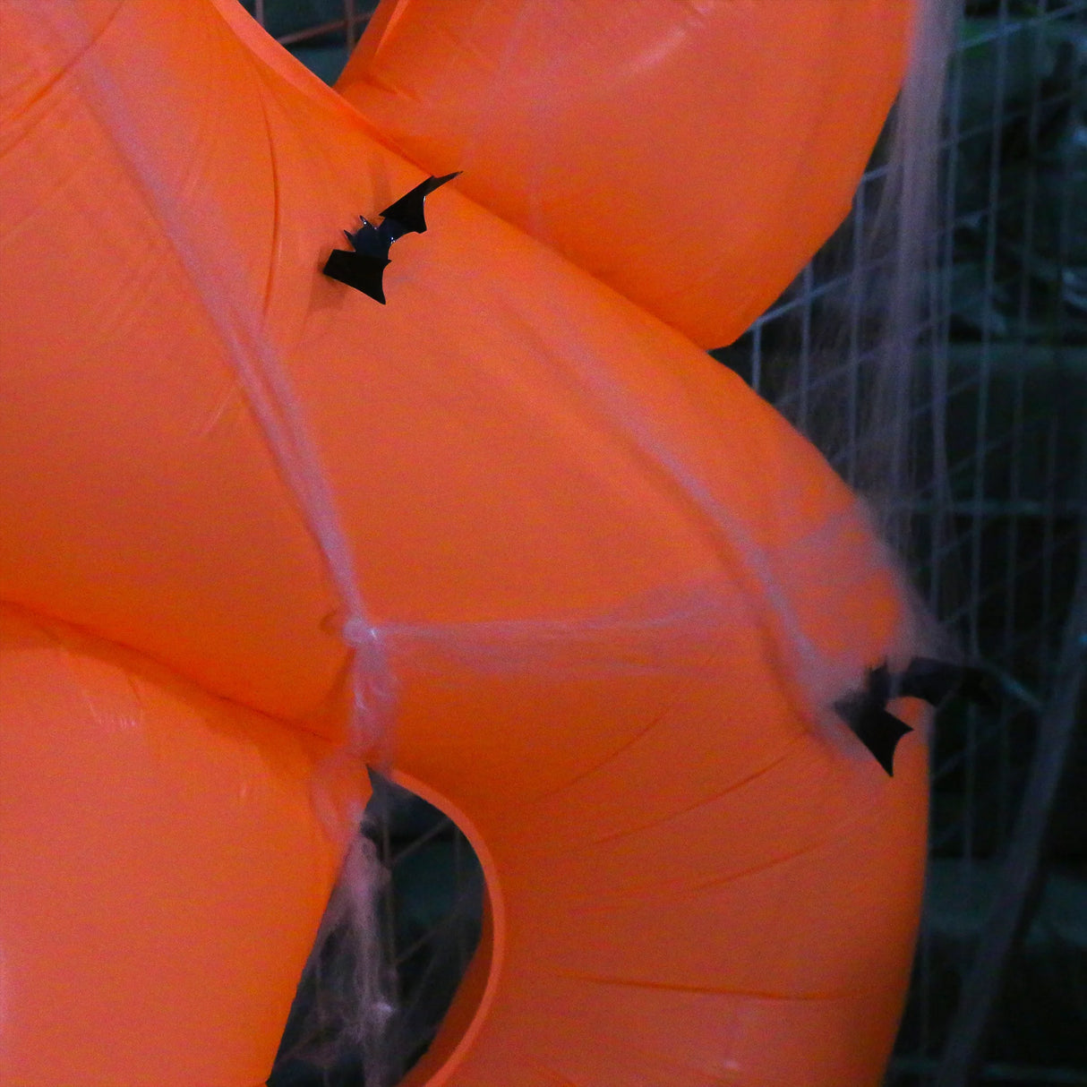 イベント・パーティー装飾|蛍光色数字型バルーン&コウモリ&クモの巣セット(3個)