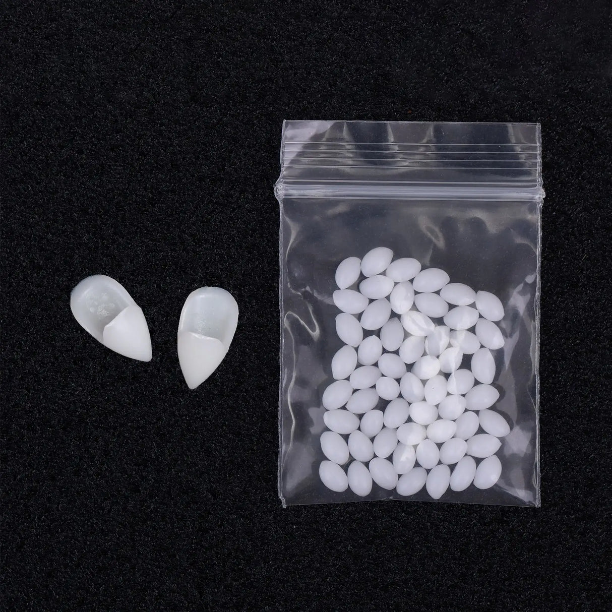 イベント・ハロウィングッズ|ハロウィン用吸血鬼の偽牙セット 固形接着剤付き