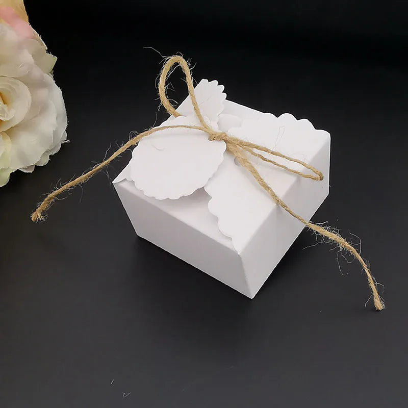 |イベント・ノベルティ用品 | 麻リボン付きクラフト紙ボックス | W6.5xH4xD6.5cm