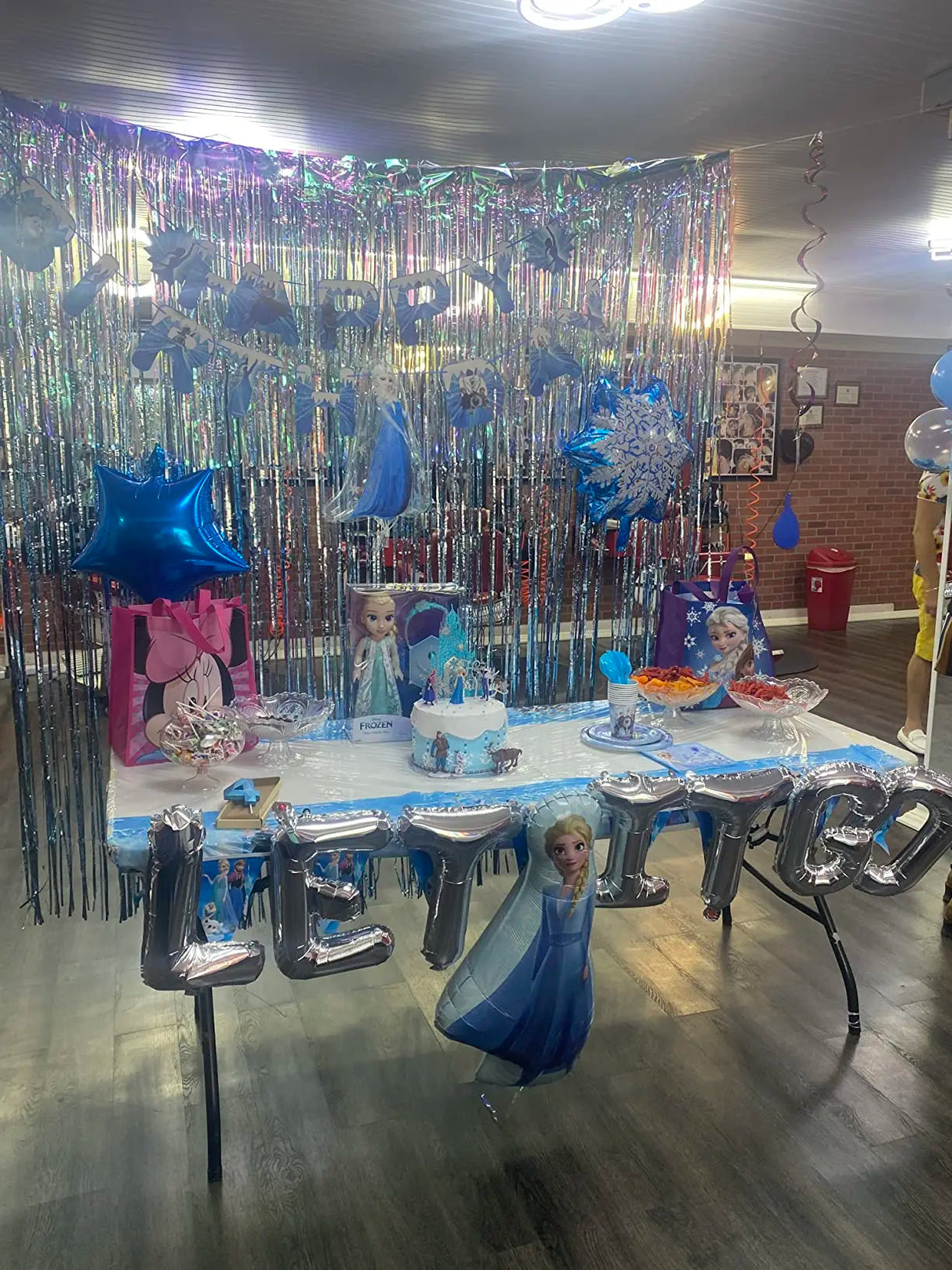 パーティー・インテリア装飾 キラキラ!カーテン 波型/ストレート型 2種類