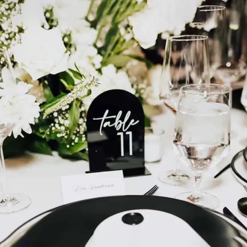 イベント・結婚式装飾|アクリル製アーチ型テーブルナンバーサイン