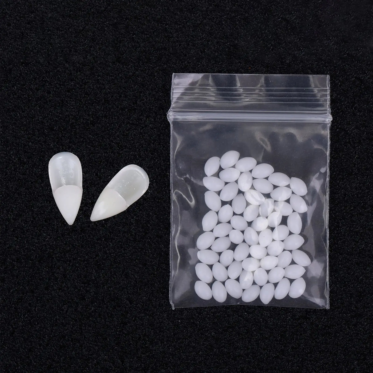 イベント・ハロウィングッズ|ハロウィン用吸血鬼の偽牙セット 固形接着剤付き