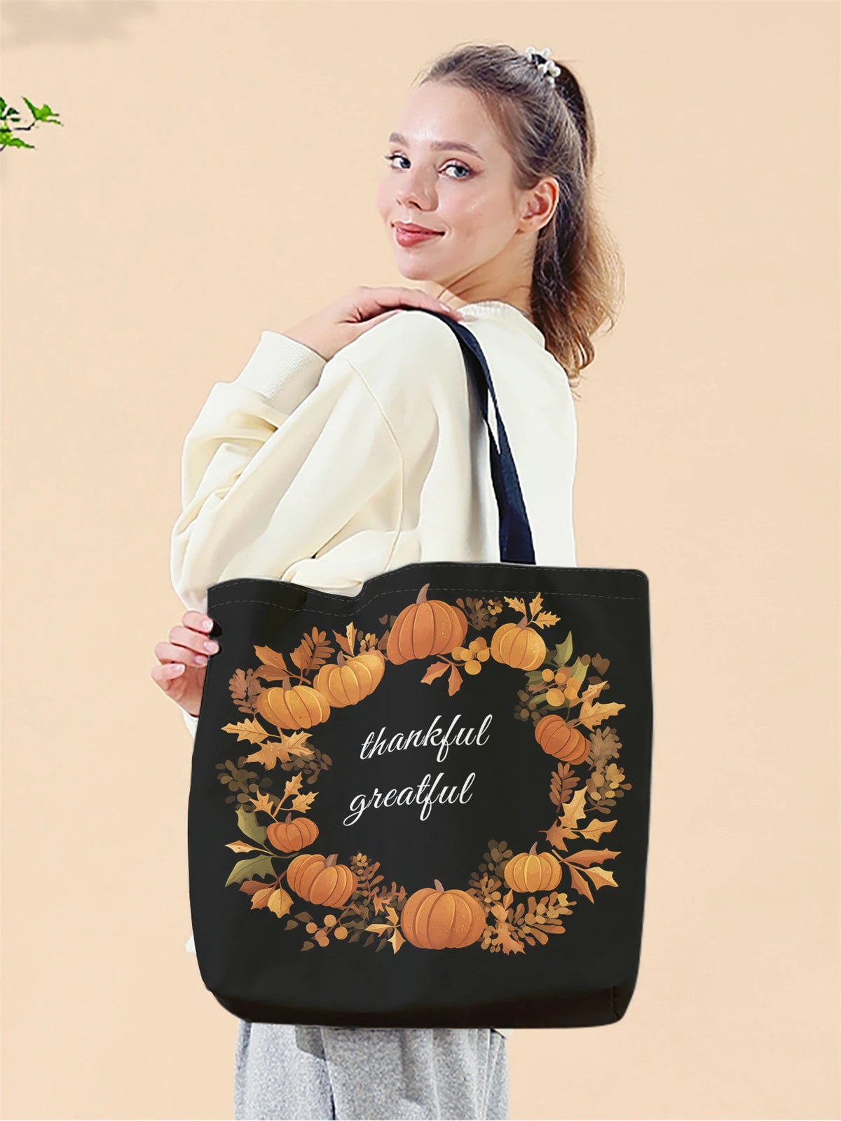 ハロウィングッズ|カボチャリース柄トートバッグ(A4サイズ対応)