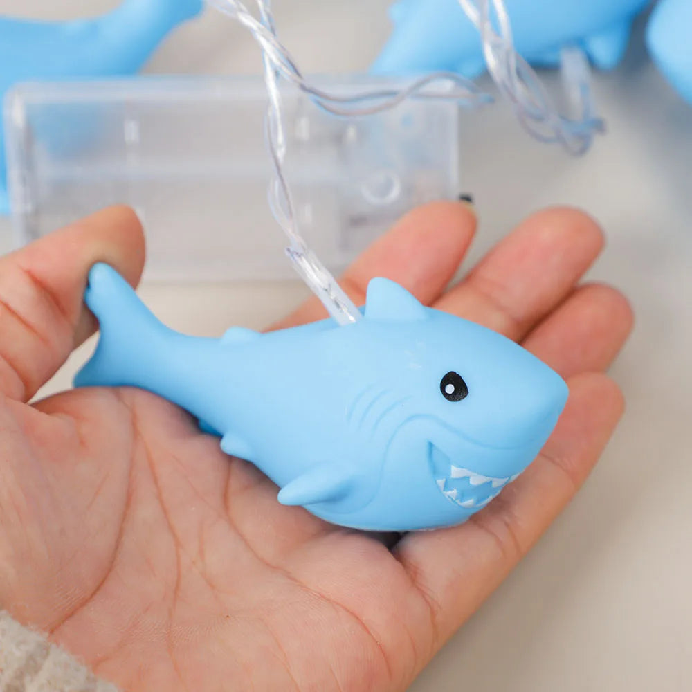 LEDライト サメモチーフ 吊り下げ装飾 パーティー装飾 海テーマ