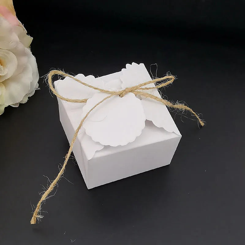 |イベント・ノベルティ用品 | 麻リボン付きクラフト紙ボックス | W6.5xH4xD6.5cm