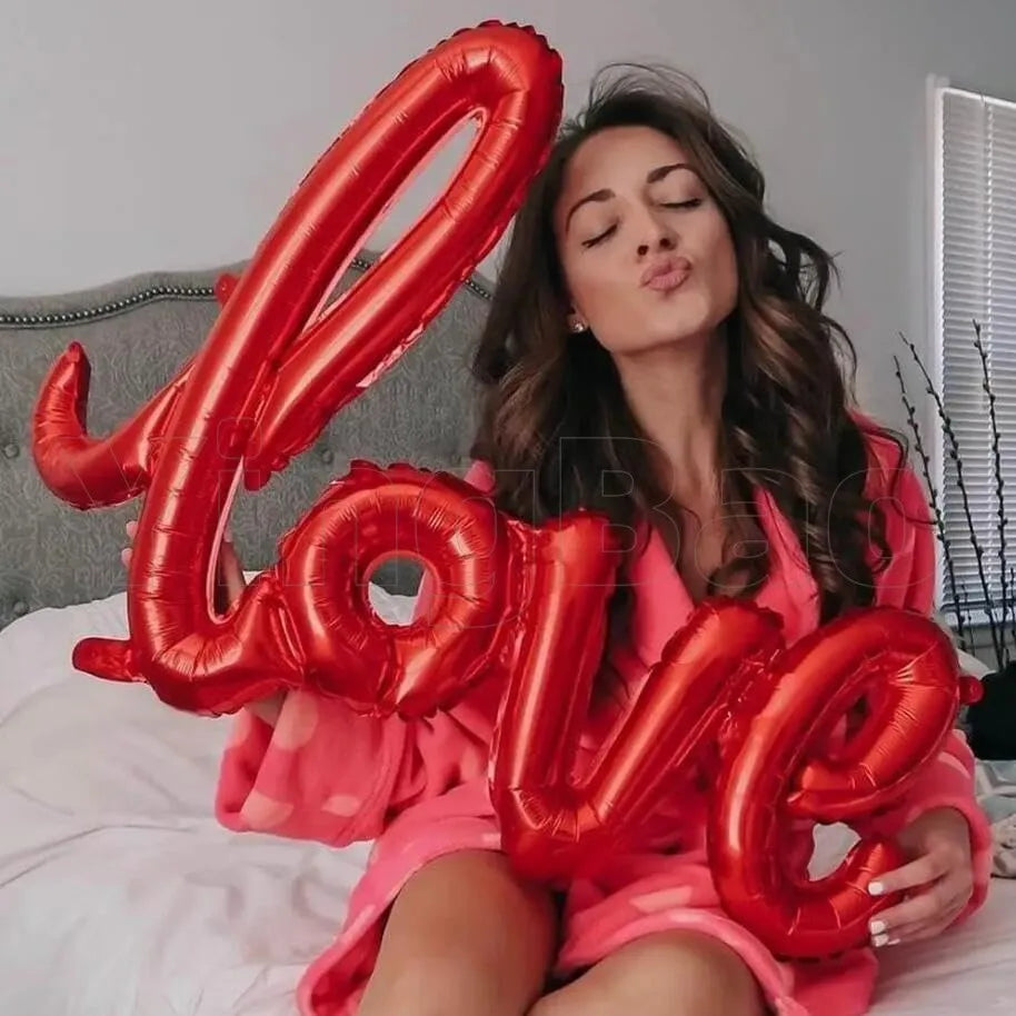 ロマンチックなバラとLOVEホイルバルーンセット