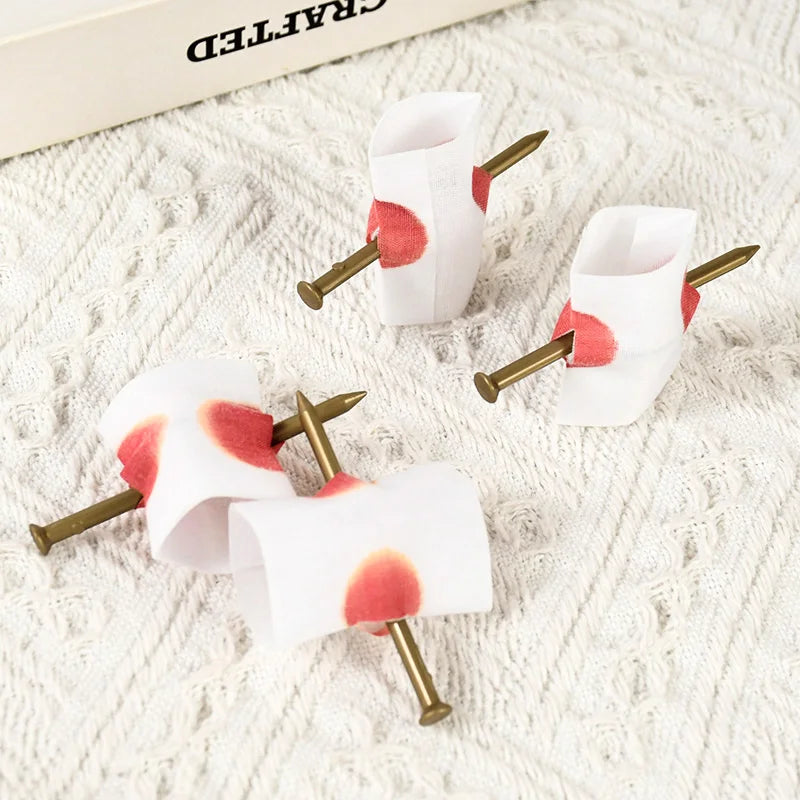 イベント・ハロウィングッズ|ユニークおもちゃ!指に釘が刺さったグッズ(5個セット)