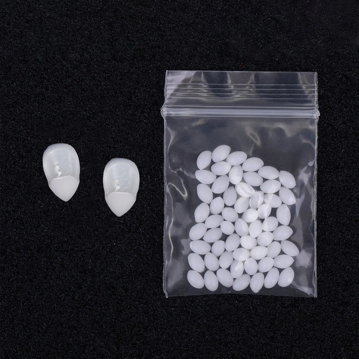 イベント・ハロウィングッズ|ハロウィン用吸血鬼の偽牙セット 固形接着剤付き