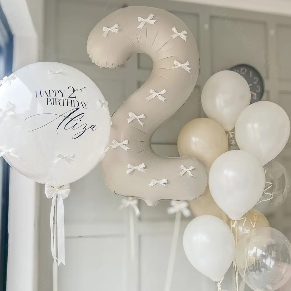 クリーム色の32インチ数字ホイルバルーンセット