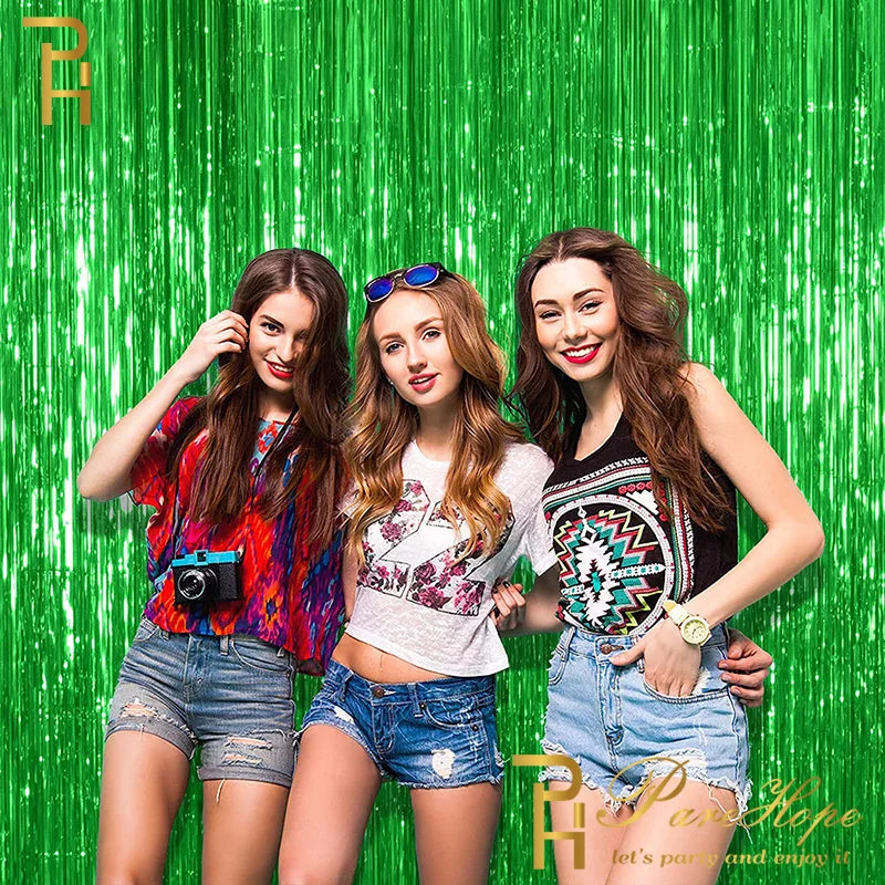 パーティー・インテリア装飾 キラキラ!メタリックカーテン 誕生日・イベント用