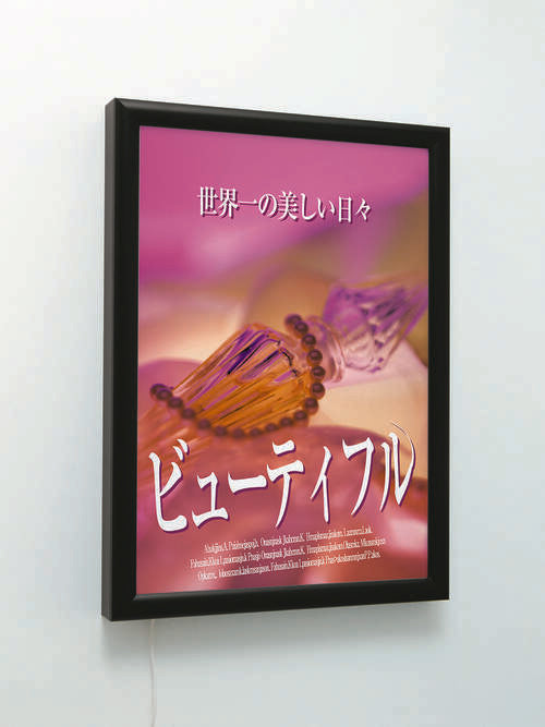 LED内照パネル FE9990 ブラックフレーム ポスター掲示使用例|誉PRINTING