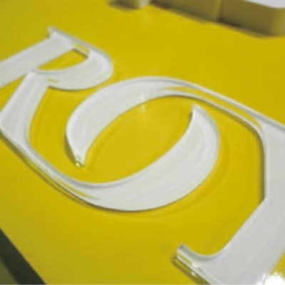 シート貼りアクリル文字 厚み3mm|誉PRINTING