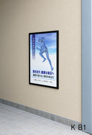 屋外用壁面掲示板 6617 ブラックフレーム 扉式案内板 壁面設置・ポスター掲示イメージ｜誉PRINTING