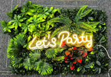 フェイクグリーンウォールと黄色LEDネオンサインを組み合わせたグリーンネオン看板｜Let’s Partyデザイン
