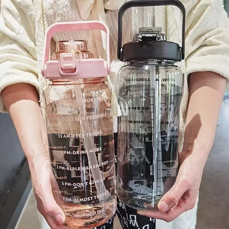 |イベント・ノベルティ用品 |大容量！ ストロー付きクリアーカラーウォーターボトル | 2000ml