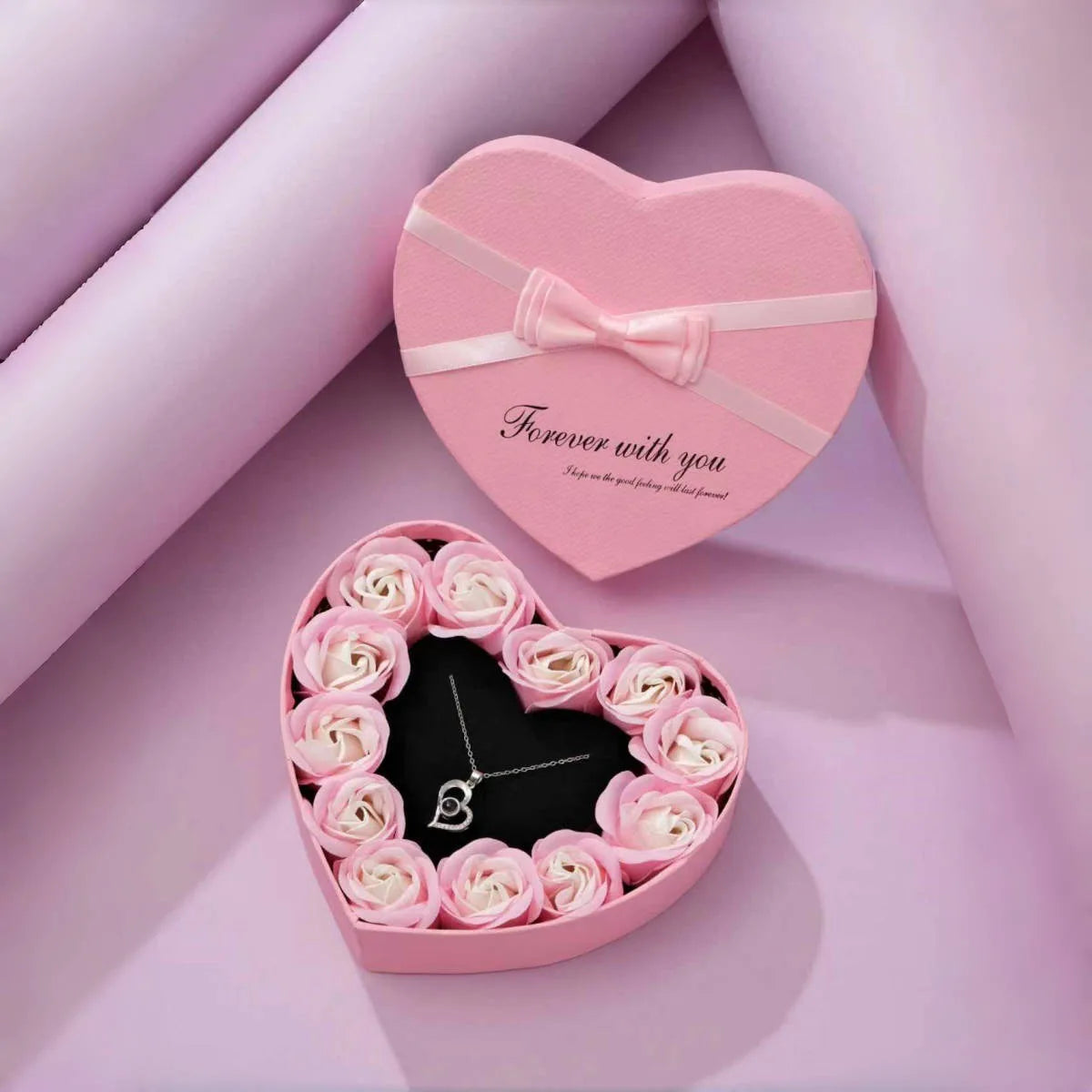 バラの造花10本入りハート型ギフトボックス