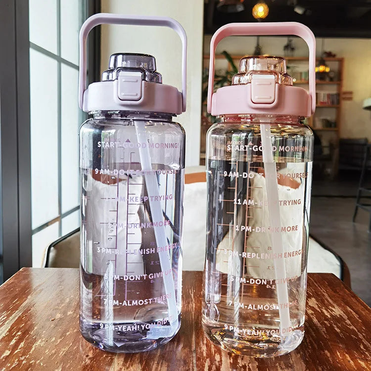 |イベント・ノベルティ用品 |大容量！ ストロー付きクリアーカラーウォーターボトル | 2000ml