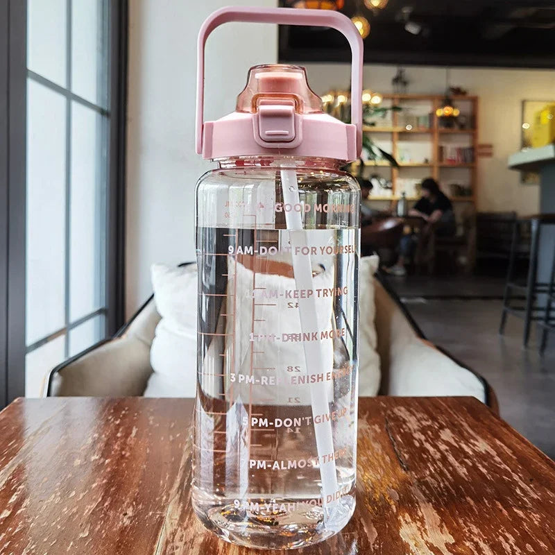 |イベント・ノベルティ用品 |大容量！ ストロー付きクリアーカラーウォーターボトル | 2000ml