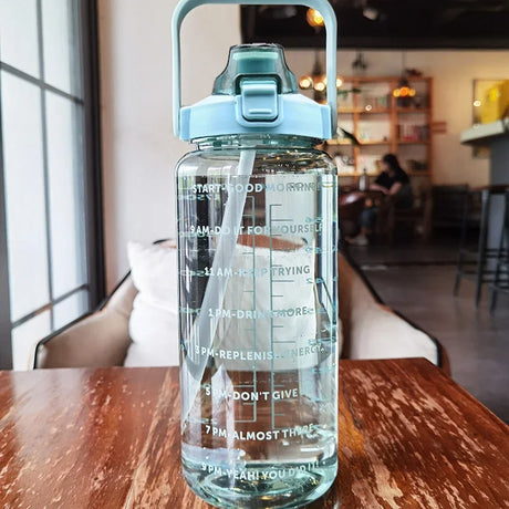 |イベント・ノベルティ用品 |大容量！ ストロー付きクリアーカラーウォーターボトル | 2000ml