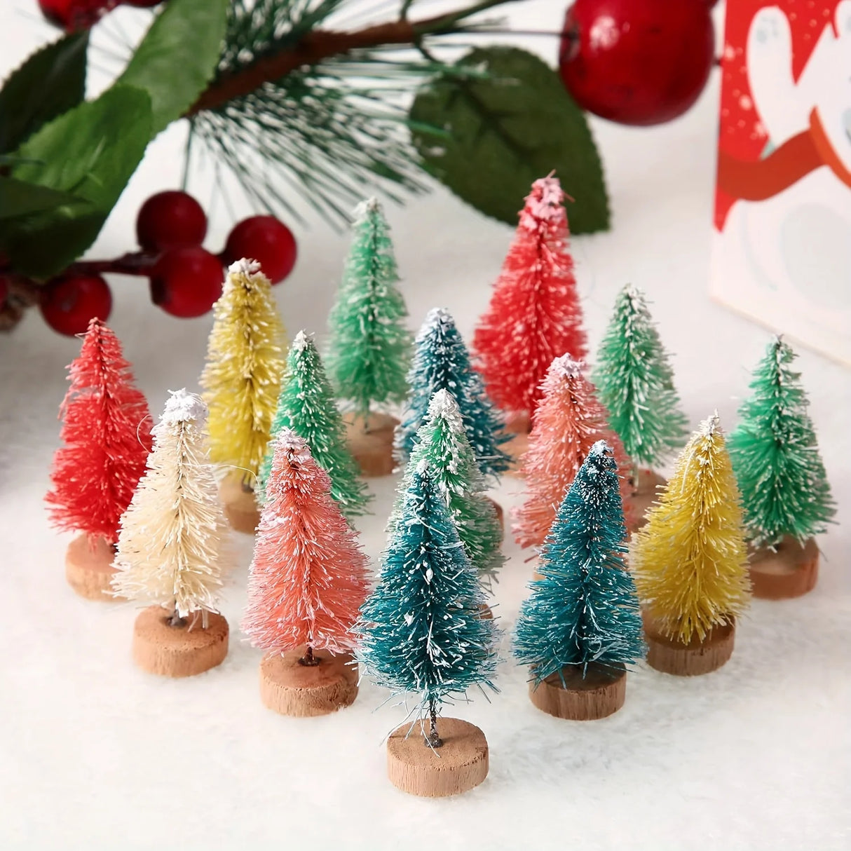 ミニ人工クリスマスツリー・12個パック・木製ベース付き・DIYクラフトやホリデーホームデコレーションに最適な卓上ボトルブラシツリー